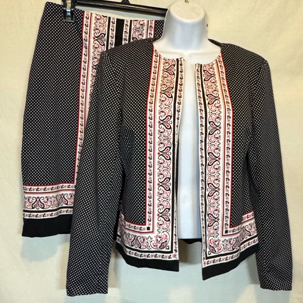 C-56 Studio G Vintage Black and White Patterned‎ Jacket and Skirt Set Size 8